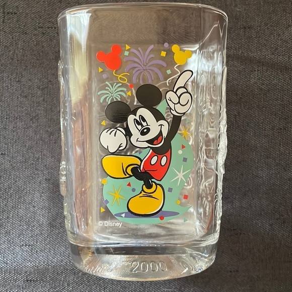 Vintage McDonalds Collectible Walt DisneyWorld Drinking Glass Magic Kingdom 2000 - Picture 1 of 6